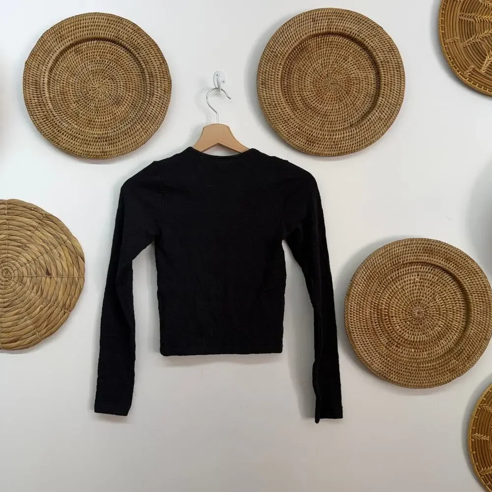 Bundle (2) Aritzia Sunday Best Daisy Seamless Crew Long Sleeve Small